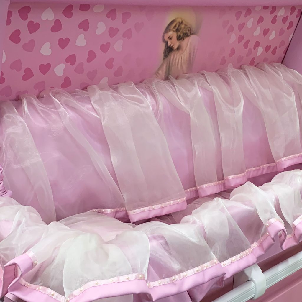 angel-kisses-child-interior-american-casket-the-funeral-outlet